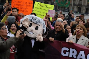 Emotiva despedida de AMLO en su último día como presidente de México: Mariachis, gratitud y recuerdos en el Zócalo