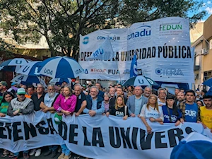 Estudiantes y educadores de Argentina se movilizaron contra veto de Milei al financiamiento de la educación pública