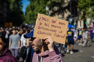 Estudiantes y educadores de Argentina se movilizaron contra veto de Milei al financiamiento de la educación pública