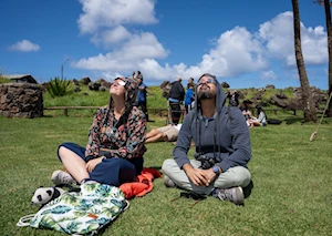 Desde Isla de Pascua hasta la Patagonia: Eclipse solar anular deslumbra a Chile y Argentina