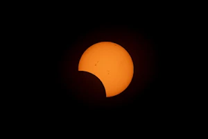 Desde Isla de Pascua hasta la Patagonia: Eclipse solar anular deslumbra a Chile y Argentina