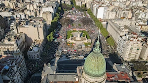 Estudiantes y educadores de Argentina se movilizaron contra veto de Milei al financiamiento de la educación pública