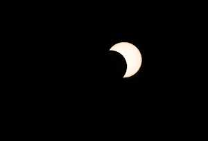 Desde Isla de Pascua hasta la Patagonia: Eclipse solar anular deslumbra a Chile y Argentina