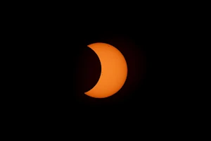 Desde Isla de Pascua hasta la Patagonia: Eclipse solar anular deslumbra a Chile y Argentina