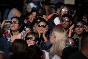 Desde Isla de Pascua hasta la Patagonia: Eclipse solar anular deslumbra a Chile y Argentina