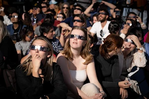 Desde Isla de Pascua hasta la Patagonia: Eclipse solar anular deslumbra a Chile y Argentina