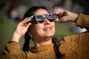 Desde Isla de Pascua hasta la Patagonia: Eclipse solar anular deslumbra a Chile y Argentina