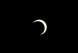 Desde Isla de Pascua hasta la Patagonia: Eclipse solar anular deslumbra a Chile y Argentina