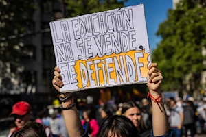 Estudiantes y educadores de Argentina se movilizaron contra veto de Milei al financiamiento de la educación pública