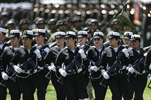 Claudia Sheinbaum recibe salutación de Fuerzas Armadas como primera Comandanta Suprema de México