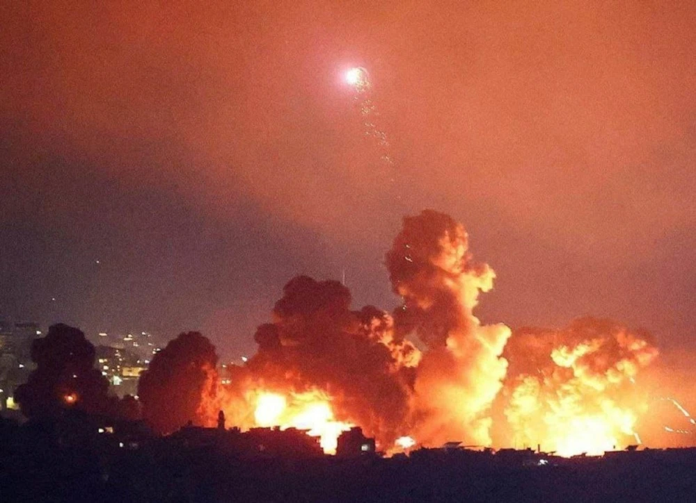 Israel bombardea y Hezbolá impide incursión terrestre en Líbano