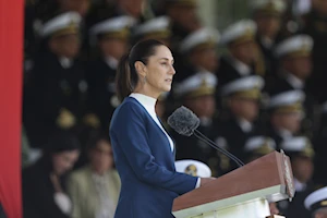 Claudia Sheinbaum recibe salutación de Fuerzas Armadas como primera Comandanta Suprema de México