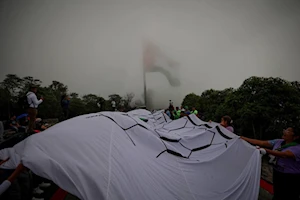 Venezuela iza la bandera de Palestina en lo alto del parque nacional Warairarepano