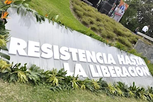 Venezuela iza la bandera de Palestina en lo alto del parque nacional Warairarepano