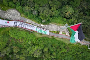 Venezuela iza la bandera de Palestina en lo alto del parque nacional Warairarepano