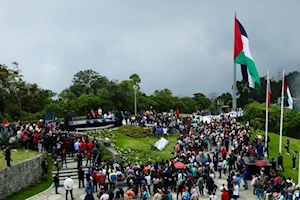 Venezuela iza la bandera de Palestina en lo alto del parque nacional Warairarepano