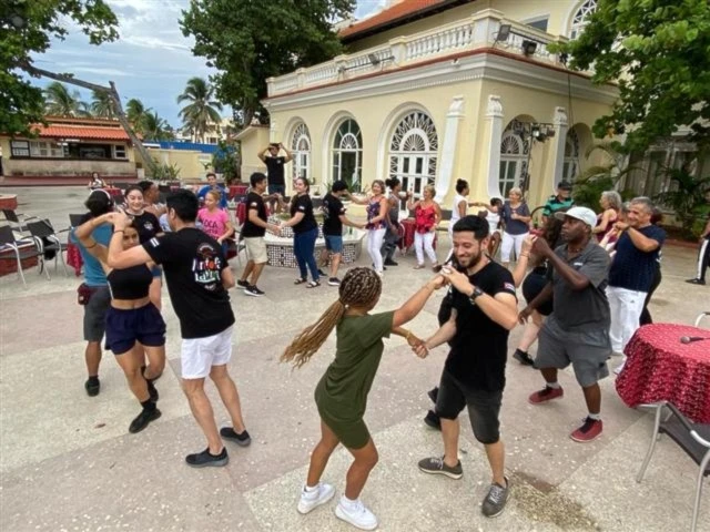 Cuba selló aniversario de La Habana a ritmo del baile casino