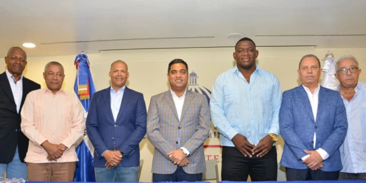 Ministro de Deportes dominicano recibe a Mijaín López