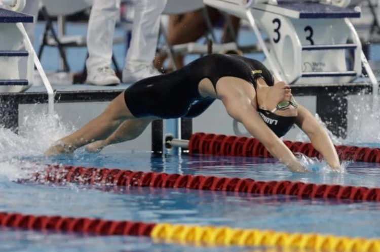 Nadadora cubana impone récord nacional en mundial de curso corto