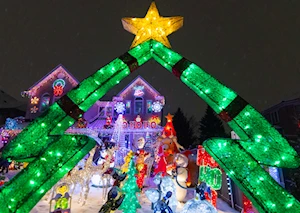 Deslumbrantes decoraciones navideñas iluminan las casas y calles de Canadá: un recorrido visual por la magia de la temporada