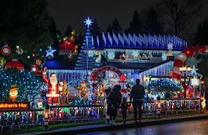 Deslumbrantes decoraciones navideñas iluminan las casas y calles de Canadá: un recorrido visual por la magia de la temporada