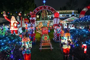 Deslumbrantes decoraciones navideñas iluminan las casas y calles de Canadá: un recorrido visual por la magia de la temporada