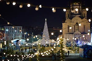 La ‘Ciudad del Año Nuevo’ en Vladivostok, Rusia, deslumbra con luces, entretenimiento y gastronomía navideña