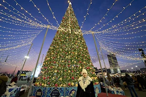 La ‘Ciudad del Año Nuevo’ en Vladivostok, Rusia, deslumbra con luces, entretenimiento y gastronomía navideña