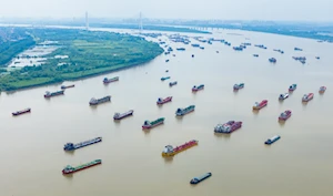 Los puertos del río Yangtze alcanzarán un récord histórico de 4.020 millones de toneladas de carga este 2024, consolidando su posición como la vía navegable interior más transitada del mundo y reflejando la recuperación económica de China