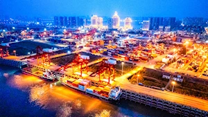 Los puertos del río Yangtze alcanzarán un récord histórico de 4.020 millones de toneladas de carga este 2024, consolidando su posición como la vía navegable interior más transitada del mundo y reflejando la recuperación económica de China