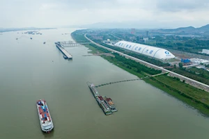 Los puertos del río Yangtze alcanzarán un récord histórico de 4.020 millones de toneladas de carga este 2024, consolidando su posición como la vía navegable interior más transitada del mundo y reflejando la recuperación económica de China