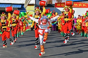 Decoraciones festivas y diversas actividades realizan en China para dar bienvenida al Año Nuevo 2025