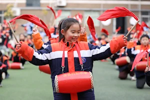 Decoraciones festivas y diversas actividades realizan en China para dar bienvenida al Año Nuevo 2025