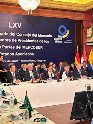 Mercosur y la Unión Europea sellan histórico tratado de libre comercio en cumbre de Montevideo, mientras Panamá se une como Estado Asociado del bloque suramericano