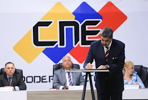 Candidatos presidenciales de Venezuela firman acuerdo ante el CNE