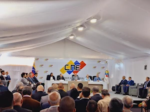 Candidatos presidenciales de Venezuela firman acuerdo ante el CNE