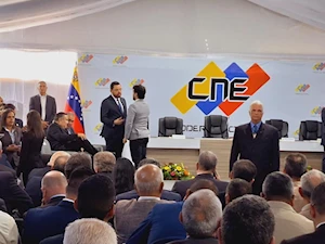 Candidatos presidenciales de Venezuela firman acuerdo ante el CNE