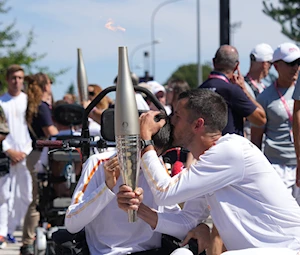 La llama de los Juegos Paralímpicos París 2024 ilumina en Francia sueños y esperanzas de los amantes del deporte