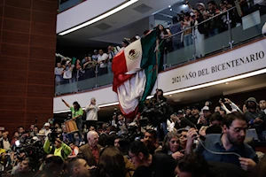 Manifestantes irrumpieron en el Senado durante el debate sobre la Reforma Judicial en México