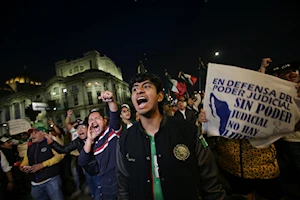 Manifestantes irrumpieron en el Senado durante el debate sobre la Reforma Judicial en México