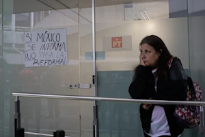 Manifestantes irrumpieron en el Senado durante el debate sobre la Reforma Judicial en México