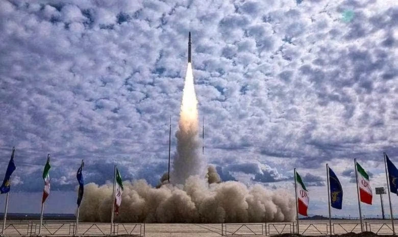 Irán lanza con éxito el satélite de investigación Chamran-1