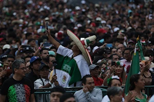 México celebró el 214 aniversario de su Independencia con el tradicional Grito en el Zócalo