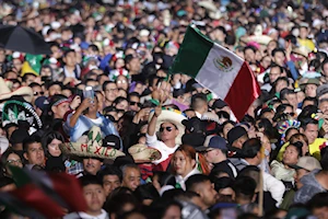 México celebró el 214 aniversario de su Independencia con el tradicional Grito en el Zócalo