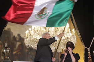 México celebró el 214 aniversario de su Independencia con el tradicional Grito en el Zócalo