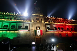 México celebró el 214 aniversario de su Independencia con el tradicional Grito en el Zócalo