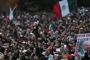 México celebró el 214 aniversario de su Independencia con el tradicional Grito en el Zócalo