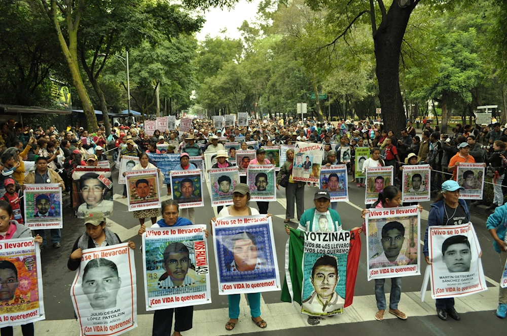 Conmemoran en México 10 años del caso de los 43 de Ayotzinapa