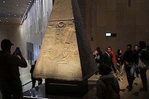 Turistas visitan a comienzos de año históricos lugares y museos en Egipto, país que registró el récord de más de 15 millones de visitantes durante 2024