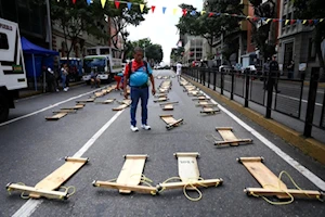 Niños y adultos de Caracas, Venezuela, participaron en la tradicional competencia de carruchas en las calles de la capital